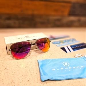 NWB Blenders Eyewear Sedona Sunset Polarized Sunglasses Hot Pink Mirror Lens